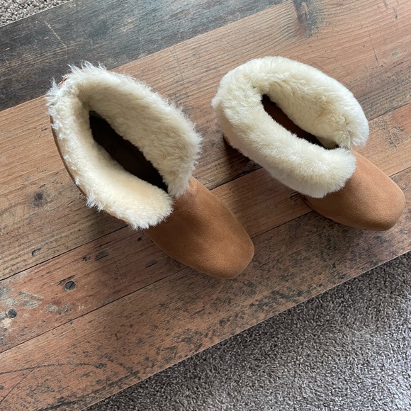 Boot/clog, Thebes, UGGS - Picture 7 of 9